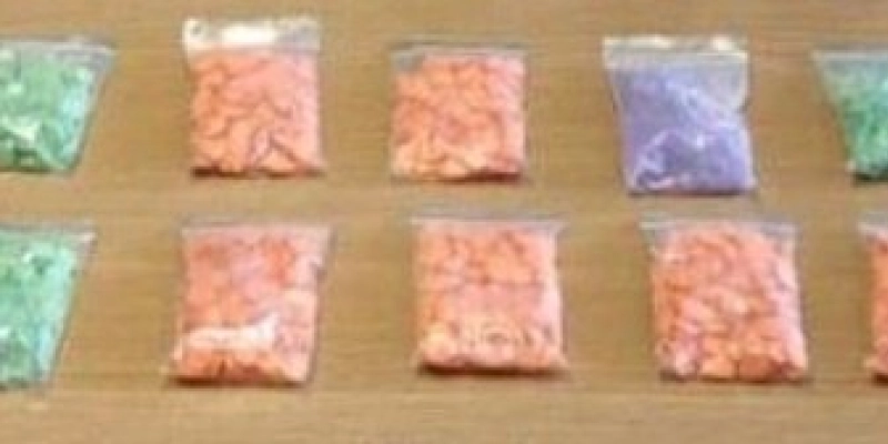 Polícia Civil prende mulher de 21 anos com mais de 1000 comprimidos de estaxy, na Paraíba 