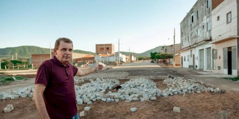 “Vamos calçar a cidade inteira. Lama, poeira e esgoto a céu aberto não teremos mais”, revelou Chico Mendes