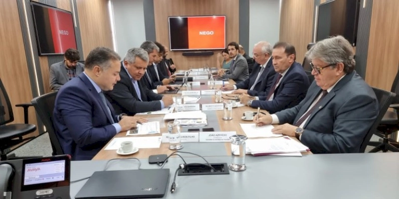 João Azevêdo garante investimentos de R$ 500 milhões em obras rodoviárias com ministro dos Transportes