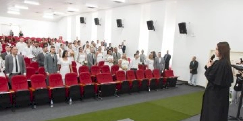 Mais de 30 casais oficializam matrimônio em casamento coletivo voltado a pessoas privadas de liberdade 