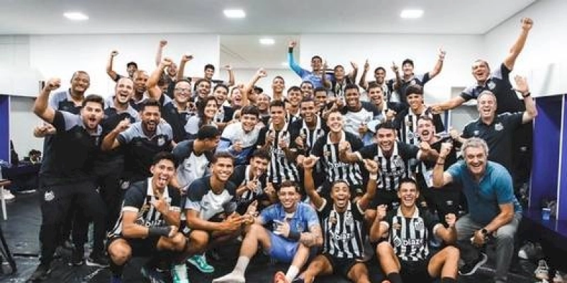 Santos triunfa para continuar em busca do quarto título da Copinha
