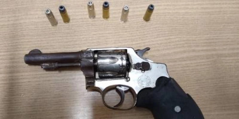 Polícia apreende mais uma arma com suspeito de atuar no tráfico de drogas