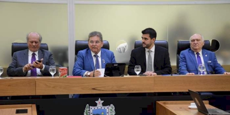 ALPB instala Frente Parlamentar da Advocacia e homenageia personalidades do sistema jurídico