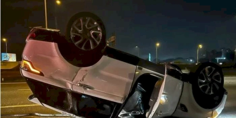 Paula Fernandes sofre grave acidente de carro e veículo fica destruído