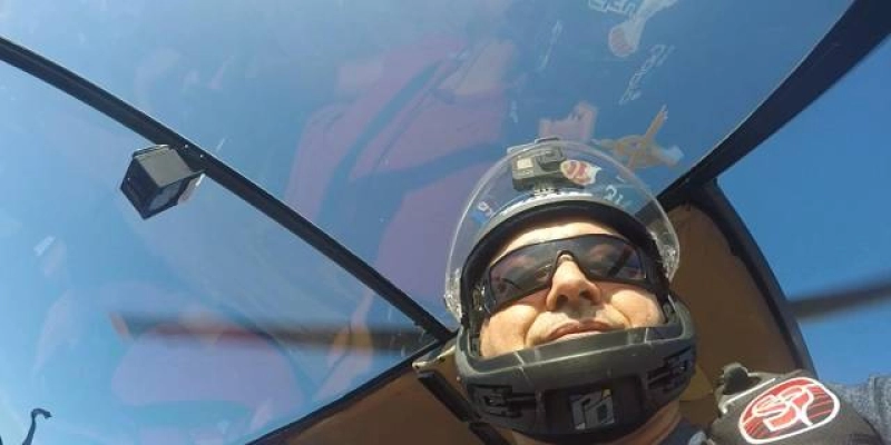 O prazer do salto, o voo livre, o paraquedismo, hoje no Ponto & Vírgula, entrevista com Dinart Fernandes 