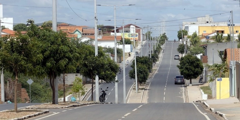 Azevêdo inaugura travessia urbana e autoriza obras de implantação e pavimentação da PB-176 em Soledade