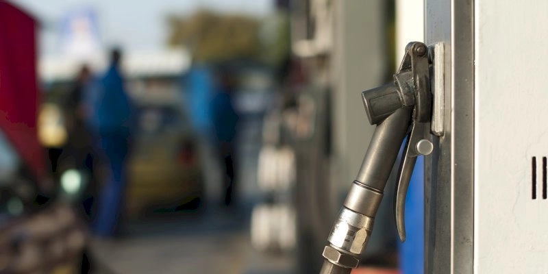 Após alta da gasolina, abastecer com GNV pode trazer economia de R$ 800 por mês