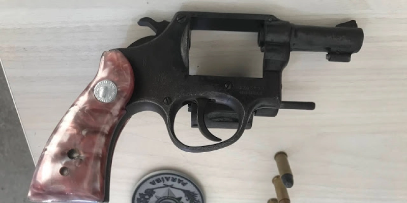Polícia Militar apreende arma de fogo na cidade de Cajazeiras durante a Operação Pôr do Sol