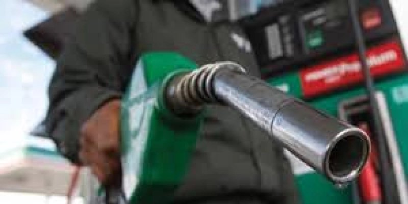 Alta do dólar pressiona preço do diesel