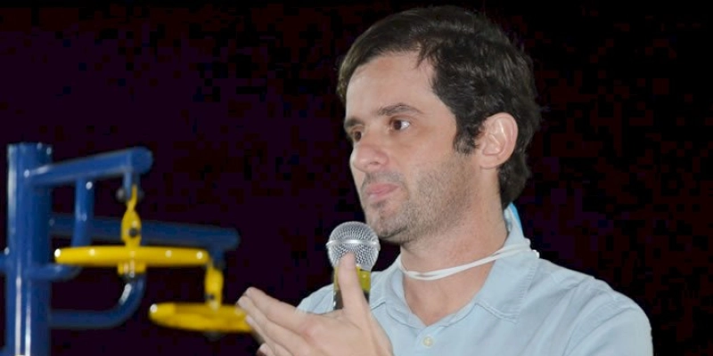 Ex-prefeito diz que em São Francisco ainda não houve “mudança”, falta “prioridade”, “governo perdido”, e acusa perseguição por “parasitas” do poder