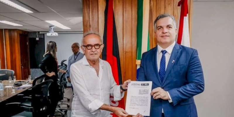 Cícero Lucena e presidente do TRT-13 assinam cooperação para implantação do Centro Integrado de Justiça Social