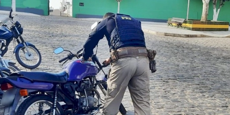 Quatro pessoas são detidas e um veículo é recuperado pela PRF na Paraíba durante o final de semana