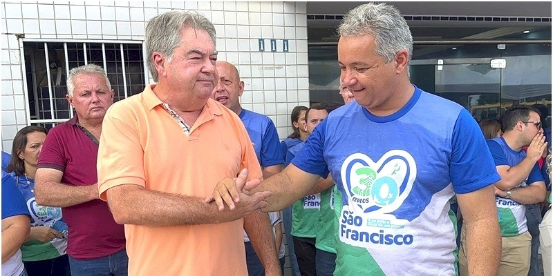 Lindolfo anuncia construção de Praça de Eventos durante festa de emancipação política em São Francisco