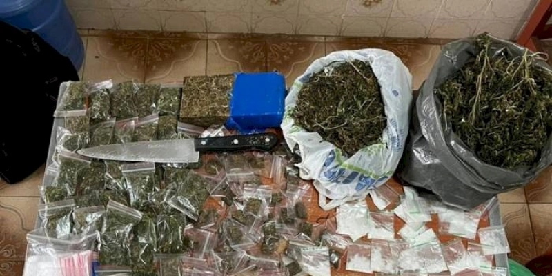 GTE prende homem de 63 anos de idade com mais de 100 papelotes de maconha e cocaína