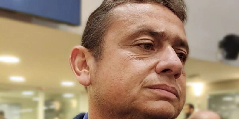 Walber insinua falta de caráter e até de princípios de Romero Rodrigues por emplacar cunhada no Governo Lula