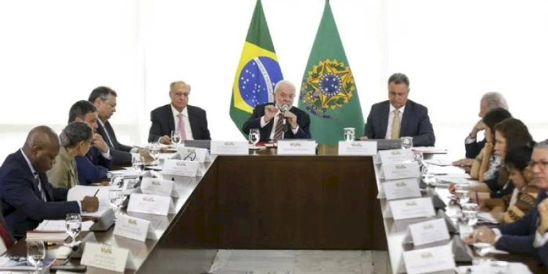 Lula defende uso do poder da máquina pública contra garimpo ilegal