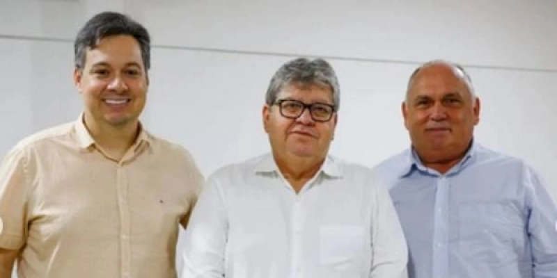 Ao lado de Júnior Araújo, prefeito Coloral busca investimentos para o município de São José da Lagoa Tapada junto ao governador