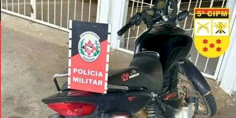 Polícia Militar apreende moto roubada e conduz homem a Delegacia de Polícia