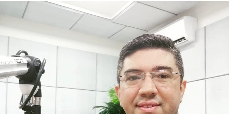 Câmara municipal de Sousa/PB aprova projeto concedendo título de cidadão sousense ao radialista Ivandney Sena