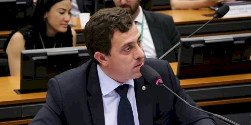 Gervásio vota contra Medida Provisória que precariza relações de trabalho