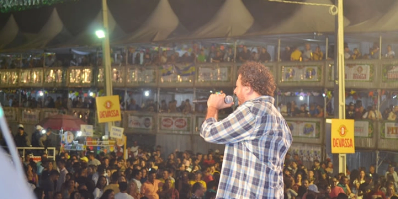 Jorge de Altinho, Spido Rey e a banda Bonde do Brasil levam milhares de pessoas ao São João de Sousa
