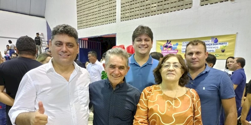 Médica Antônia Abrantes Barbosa ao lado do prefeito Célio da Usina e do chefe de gabinete Thialy Aristóteles participa da Plenária do Orçamento Democrático em Sousa
