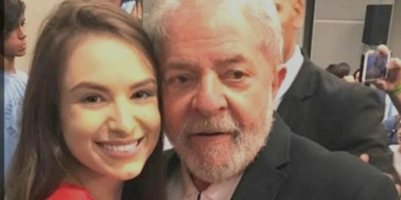 Influencer, que fez acusações contra Eduardo Bolsonaro e Marco Feliciano, é procurada pelo FBI por fraude