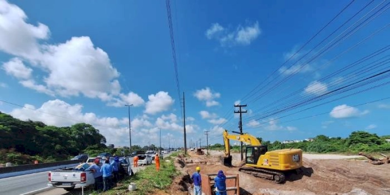 Cagepa conserta tubulação rompida por obra do Dnit que comprometeu abastecimento em oito bairros da Grande João Pessoa