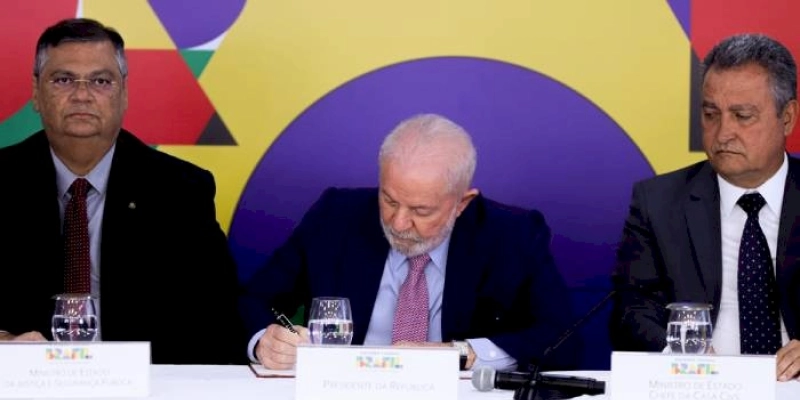 Presidente Lula anuncia decreto de GLO em portos e aeroportos ; saiba mais