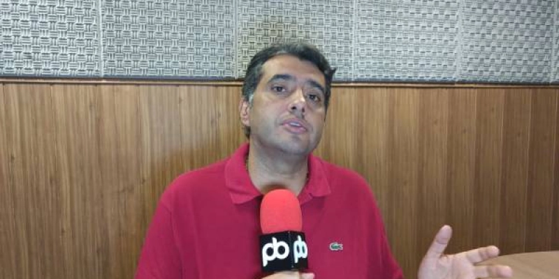 André expõe motivos da taxa de iluminação, diz que Município deve a Energisa R$ 23 milhões, parcelas atrasadas, e em Sousa é Vasco e Flamengo; Vídeo 