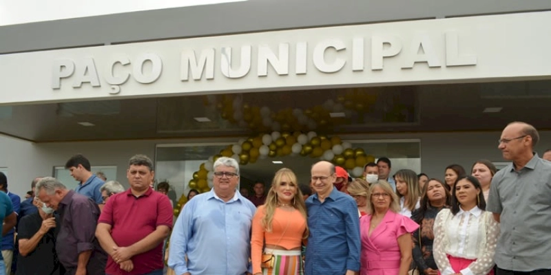 Prefeito Inaugura Prédio da Prefeitura, entrega frotas de veículos, obras da zona Rural, e anuncia construção de estadual de 30 metros em Vieirópolis; Fotos e Vídeo 
