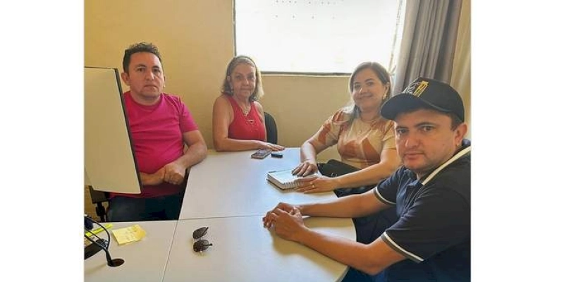 Secretária de Saúde, Suzana, discute o cumprimento do Piso da Enfermagem em São José da Lagoa Tapada