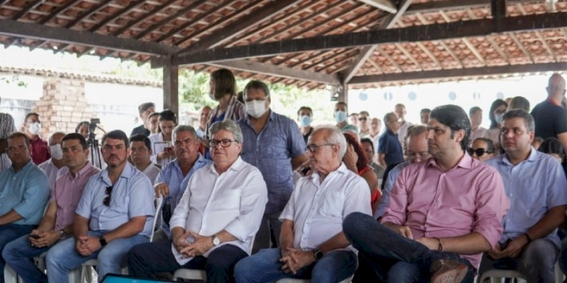 Ao lado do governador, Cícero Lucena autoriza construção do Parque das Três Ruas, nos Bancários