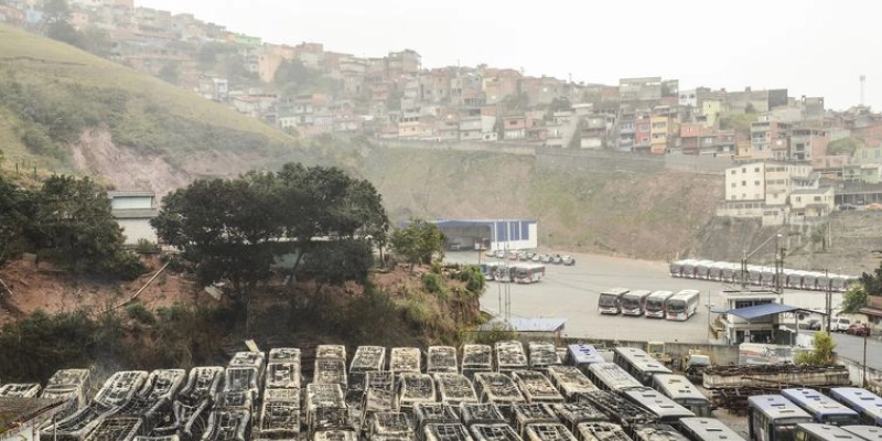 Brasil: mais de 4.3 mil ônibus incendiados em pouco mais de 30 anos