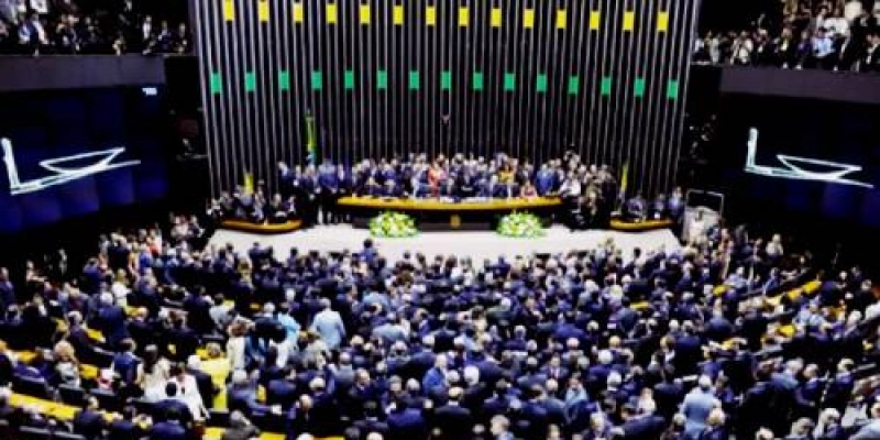 Senado aprova projeto que permite contratação de advogados e contadores por serviço técnico e singular