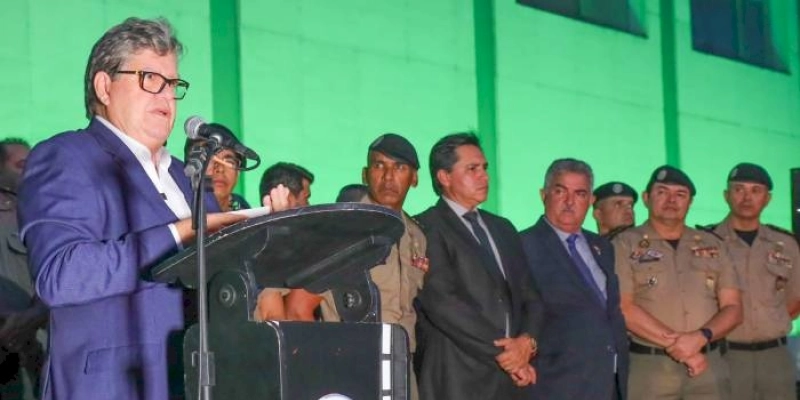 Governador participa de solenidade de promoção de militares e formatura de oficiais da Polícia Militar