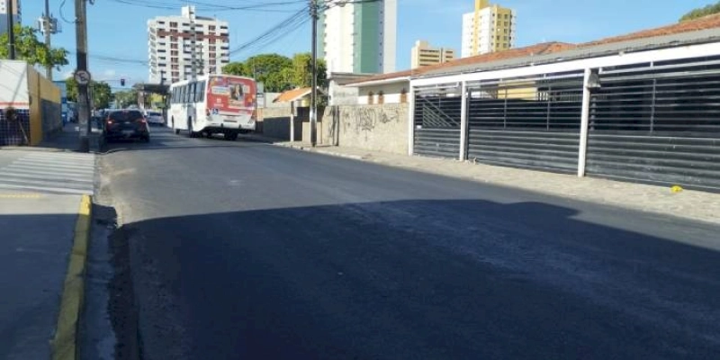 Prefeitura conclui asfaltamento em mais seis ruas e segue avançando com obras pela cidade