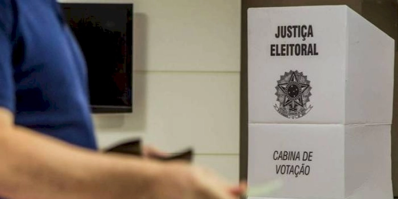 TSE volta a proibir celular, mesmo desligado, na cabine de votação