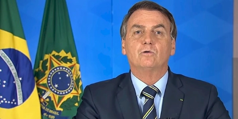 Bolsonaro nega alteração em cartão de vacina e diz que ‘não tem nada a esconder’