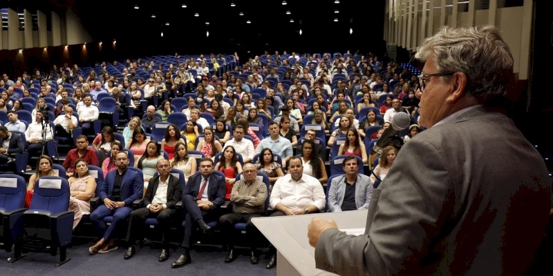 João Azevêdo prestigia formatura de novos profissionais da Escola de Saúde Pública e destaca eficiência da saúde pública na Paraíba