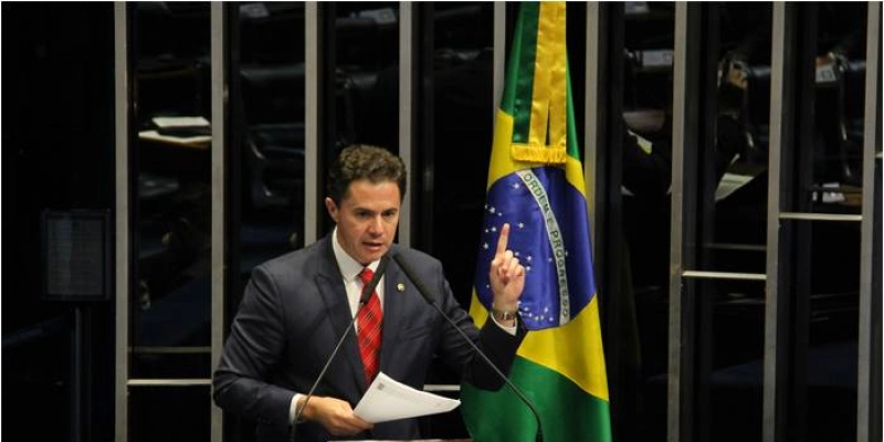 Ao votar para garantir benefícios a aposentados, Veneziano defende recursos para universidades e conclusão da Transposição