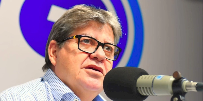 João Azevêdo minimiza vitória de Lula e diz que se não fosse a pandemia o petista teria perdido para Bolsonaro