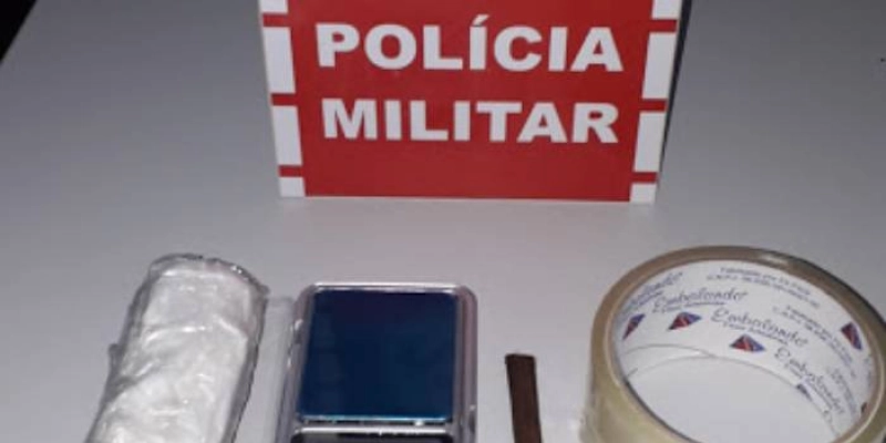 Durante rondas, PM prende dois suspeitos e apreende cocaína na noite de ontem