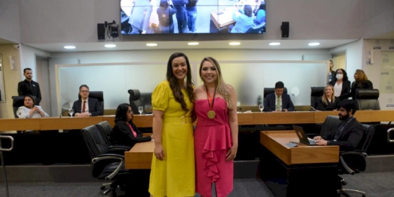 ALPB concede Medalha Epitácio Pessoa à procuradora Andressa Lucena