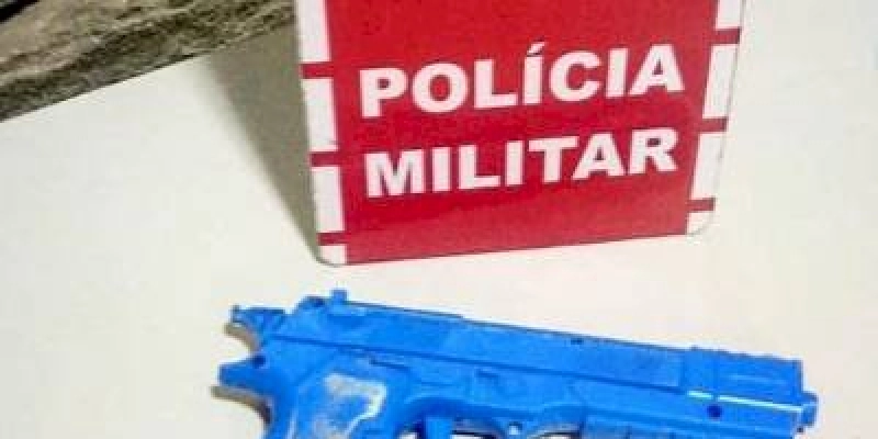 PM recupera motocicletas roubadas, apreende simulacro de arma de fogo e prende suspeitos