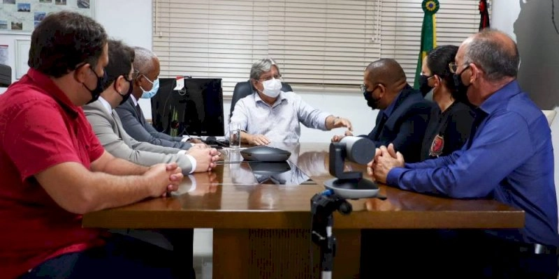 Governador recebe representantes da Polícia Penal e categoria aceita proposta de incorporação de 100% da bolsa desempenho e 10% de reajuste salarial