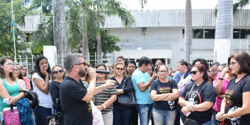 Emenda persiste e servidores que recebem acima do mínimo em Campina mantêm movimentos na CMCG