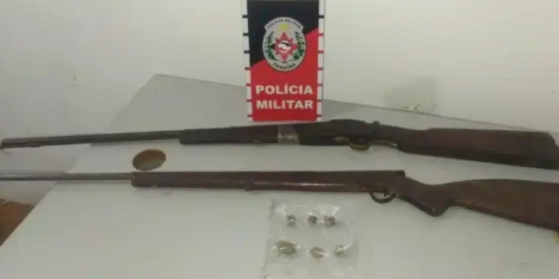 Polícia apreende duas espingardas e porções de maconha, no sertão do estado 