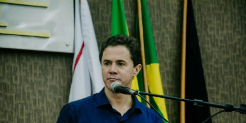 Em encontro com prefeitos, Veneziano defende unificação das eleições e tem atuação municipalista reconhecida pelo presidente da Famup