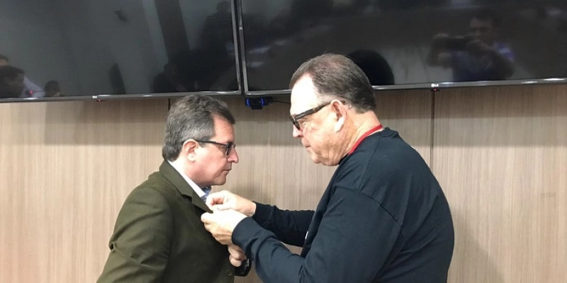 Fábio Tyrone recebe Comenda Internacional da Walk Worthy Missions dos EUA